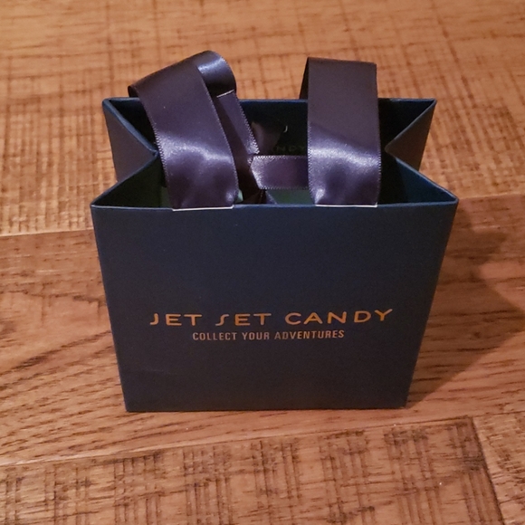 Jet Set Candy gift box - Picture 2 of 9